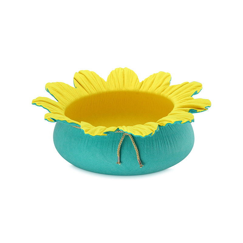 Two-Color Lotus Leaf Felt Nest
